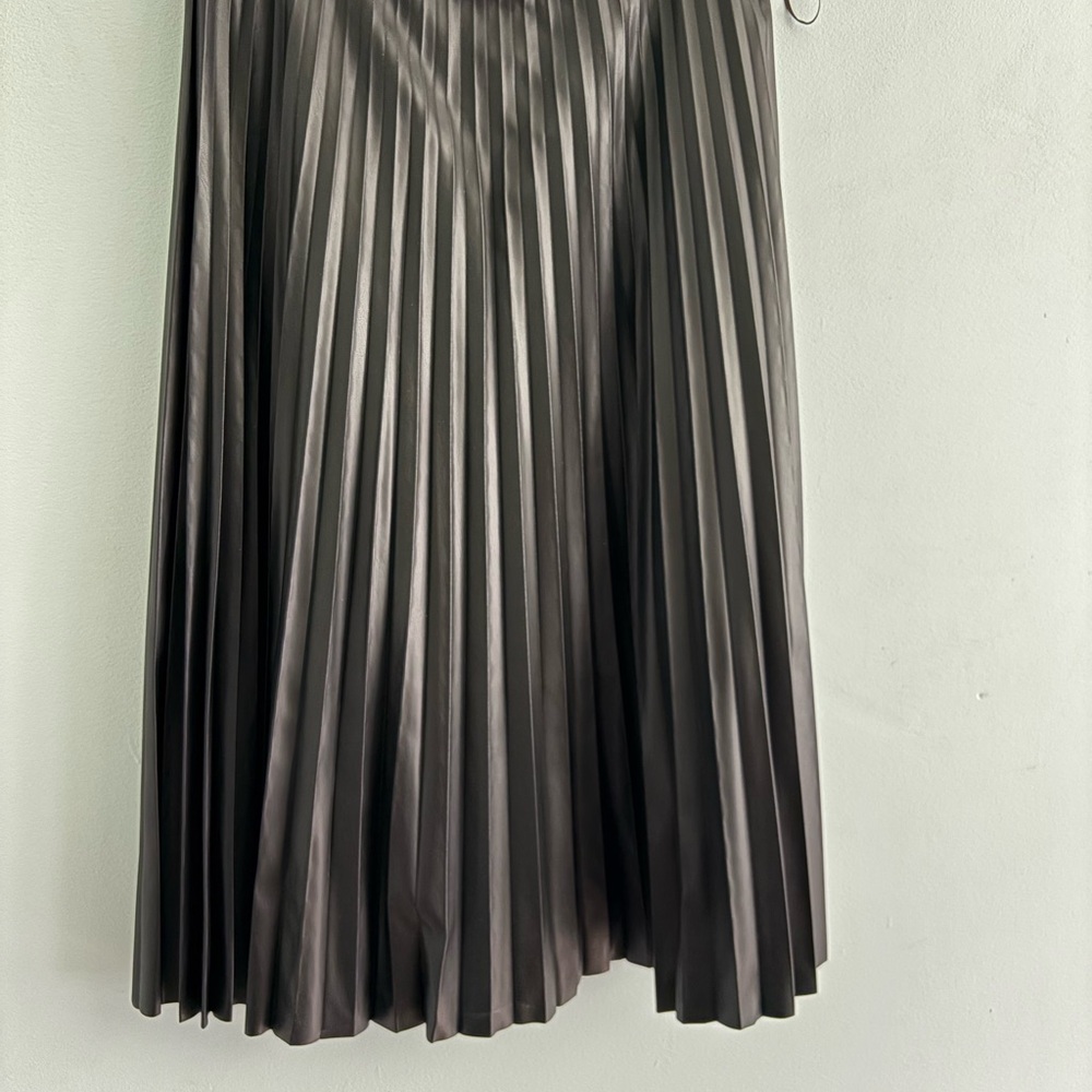 Bagatelle Black A-Line Pleated Skirt - Picture 3 of 13